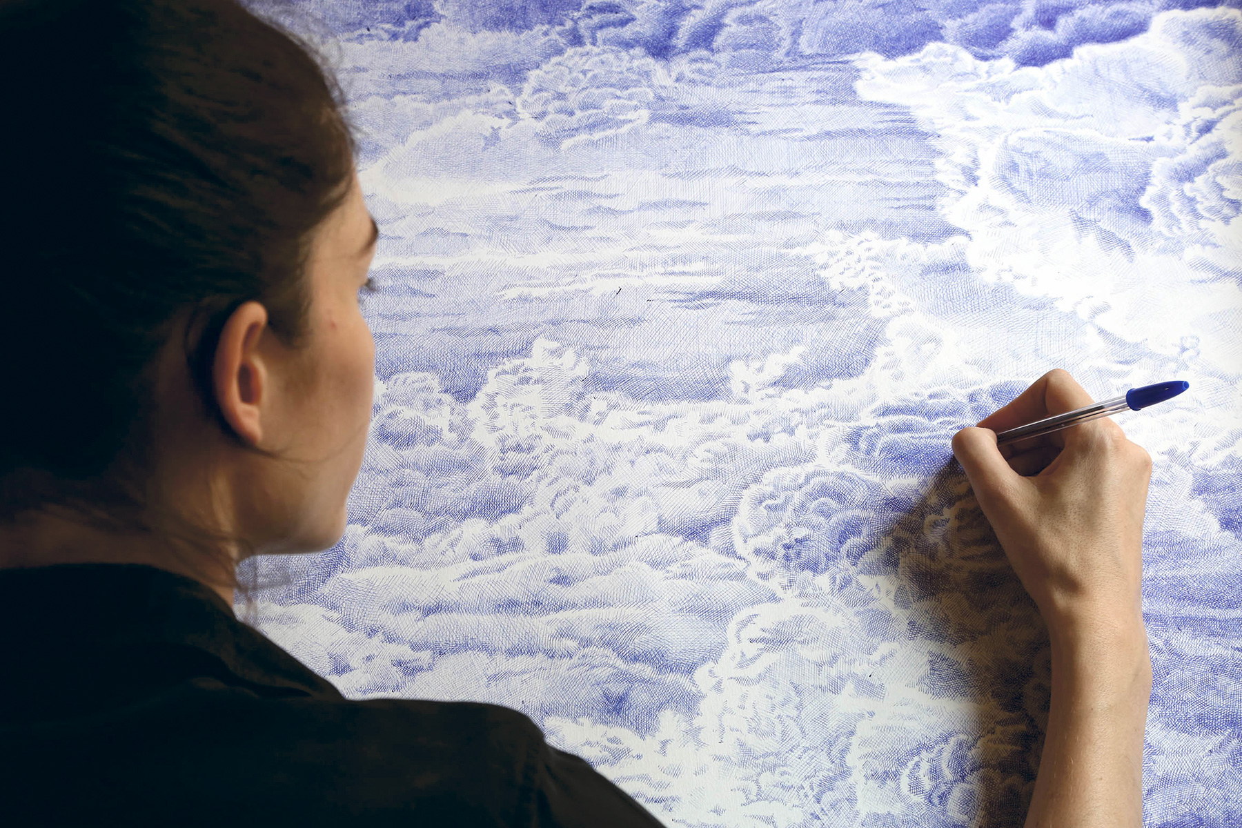 Nuages V - Stylo à bille BIC sur papier - photo dessin en cours - Inès de Chefdebien