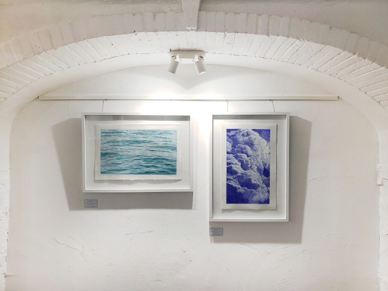 Eaux XX et Nuages XLII exposés à la galerie Ferrero à Nice - Stylo à bille BIC sur papier - cadres: 50 x 70 cm - Inès de Chefdebien